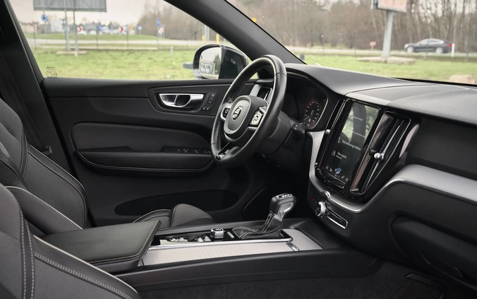 Volvo XC 60 cena 131800 przebieg: 133000, rok produkcji 2019 z Ustroń małe 596
